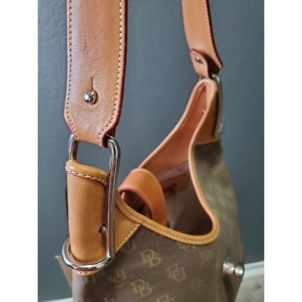 Pre-owned Dooney & Bourke Leather Hobo Handbag 1 Zipper Pocket Buckle Closure - Picture 11 of 13